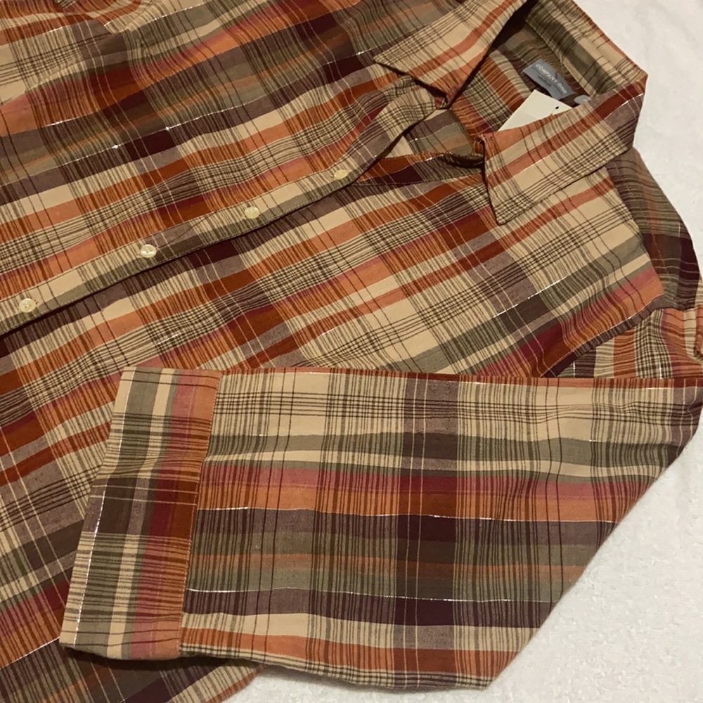 Company One Woman Button Down Front Closure V-Neck Size 2X - Picture 4 of 8